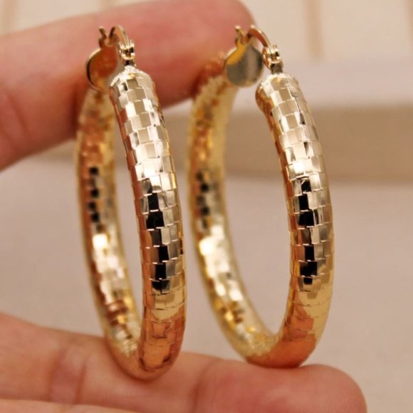 NEW 18K Gold Big Vintage Hoop Textured Drop Earrings 2 inch Hoops - Picture 4 of 7